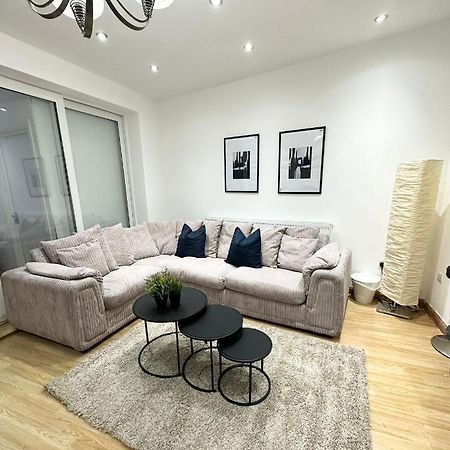 Relaxing Room In Spacious House London Eksteriør billede