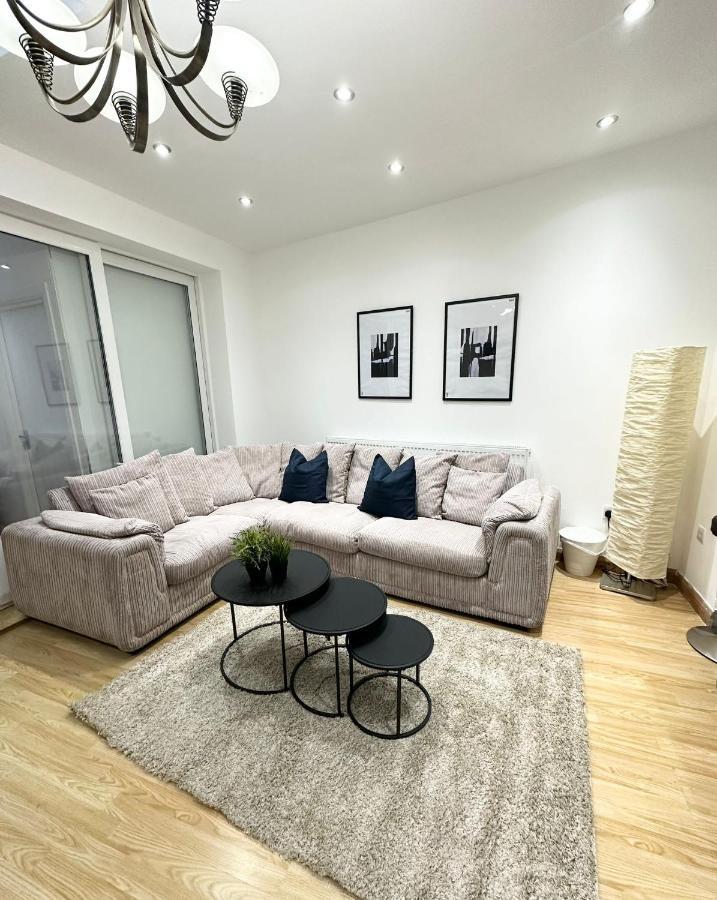 Relaxing Room In Spacious House London Eksteriør billede