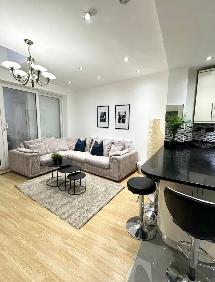 Relaxing Room In Spacious House London Eksteriør billede